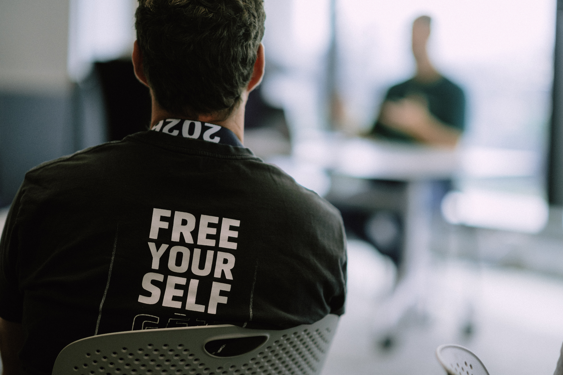 A WizeAdvisory member learning in a live session