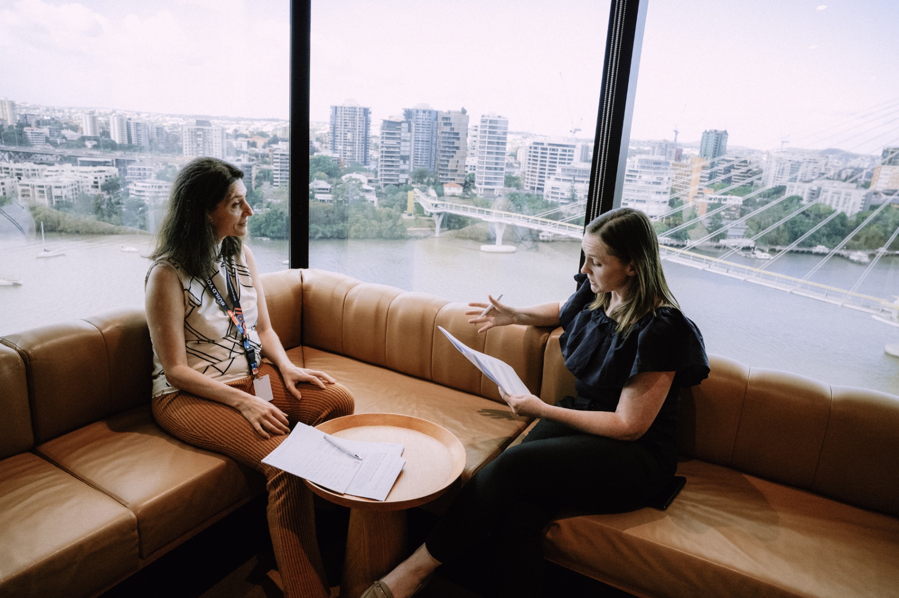 Two WizeAdvisory members working together