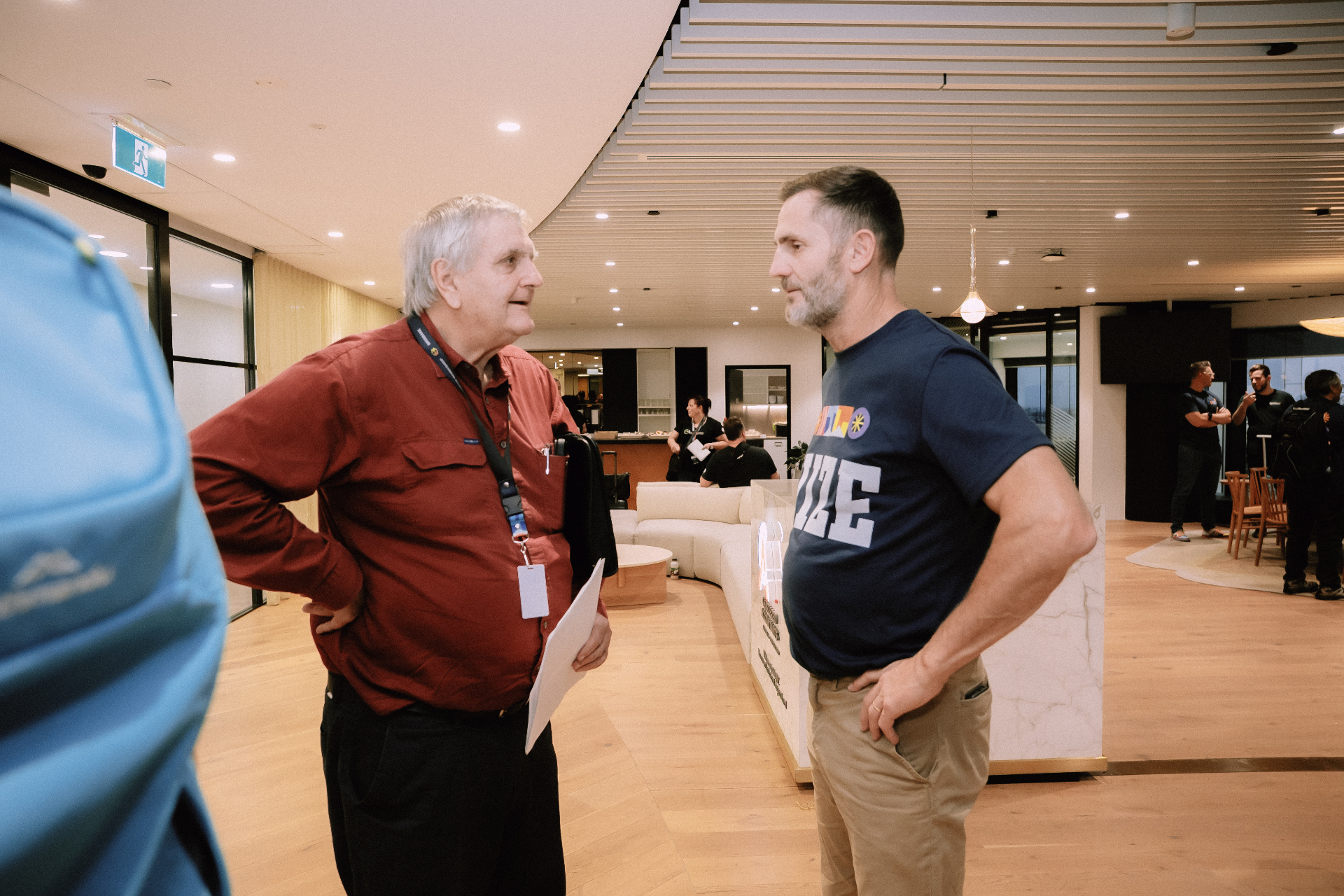 Attendee in conversation with a Wize team member in the lounge area during Day 4